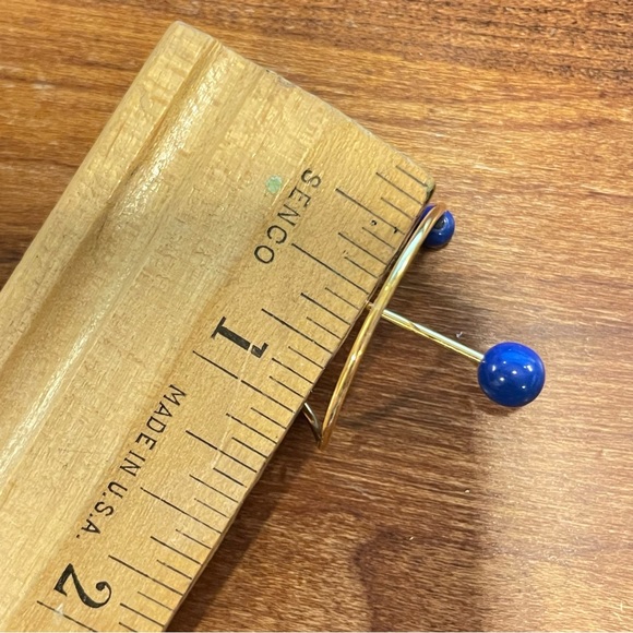 Vintage gold tone and blue bead geometric sculptural earrings retro throwback - Picture 7 of 7